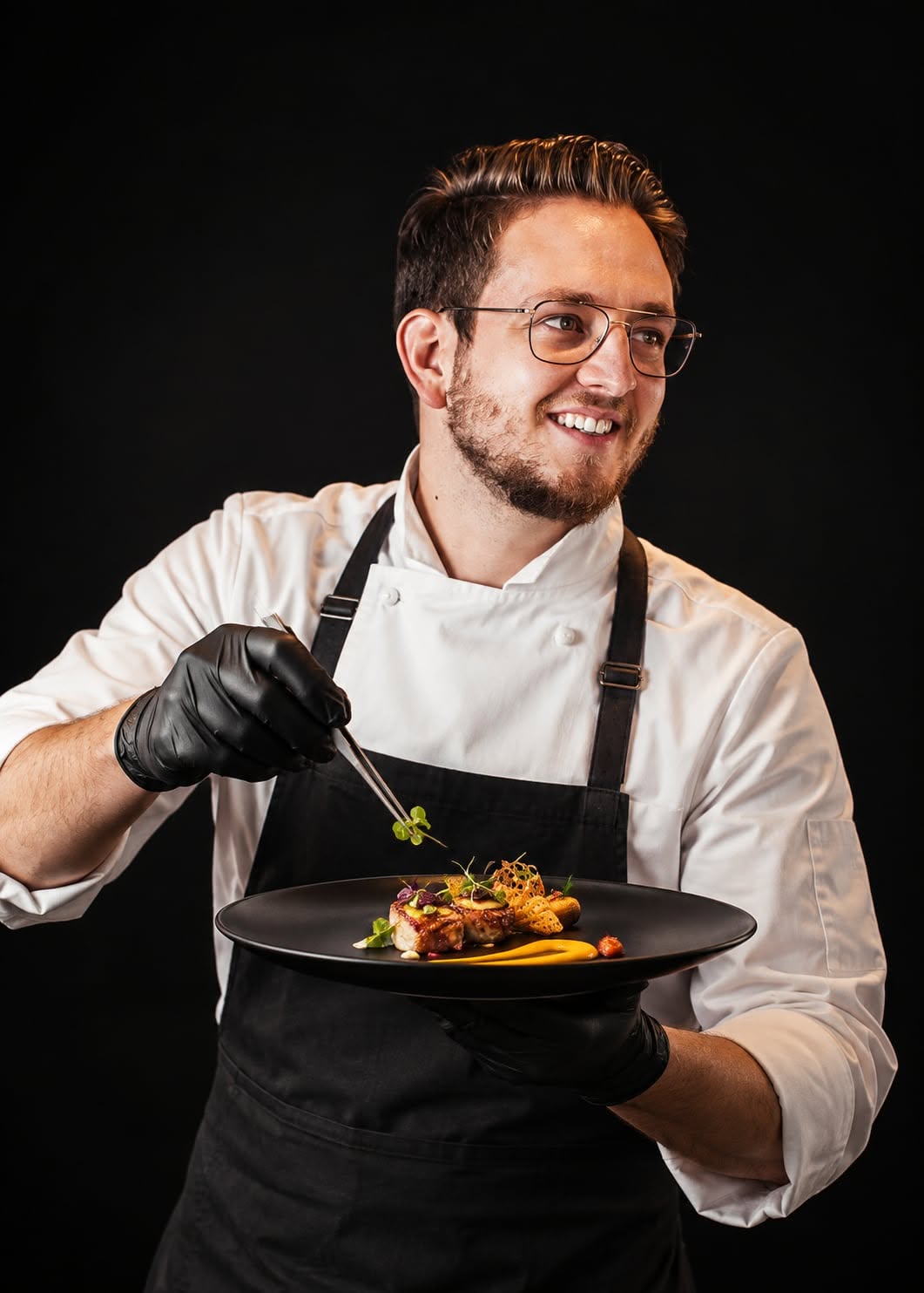 Chef du Bistrot Brick House présentant une assiette